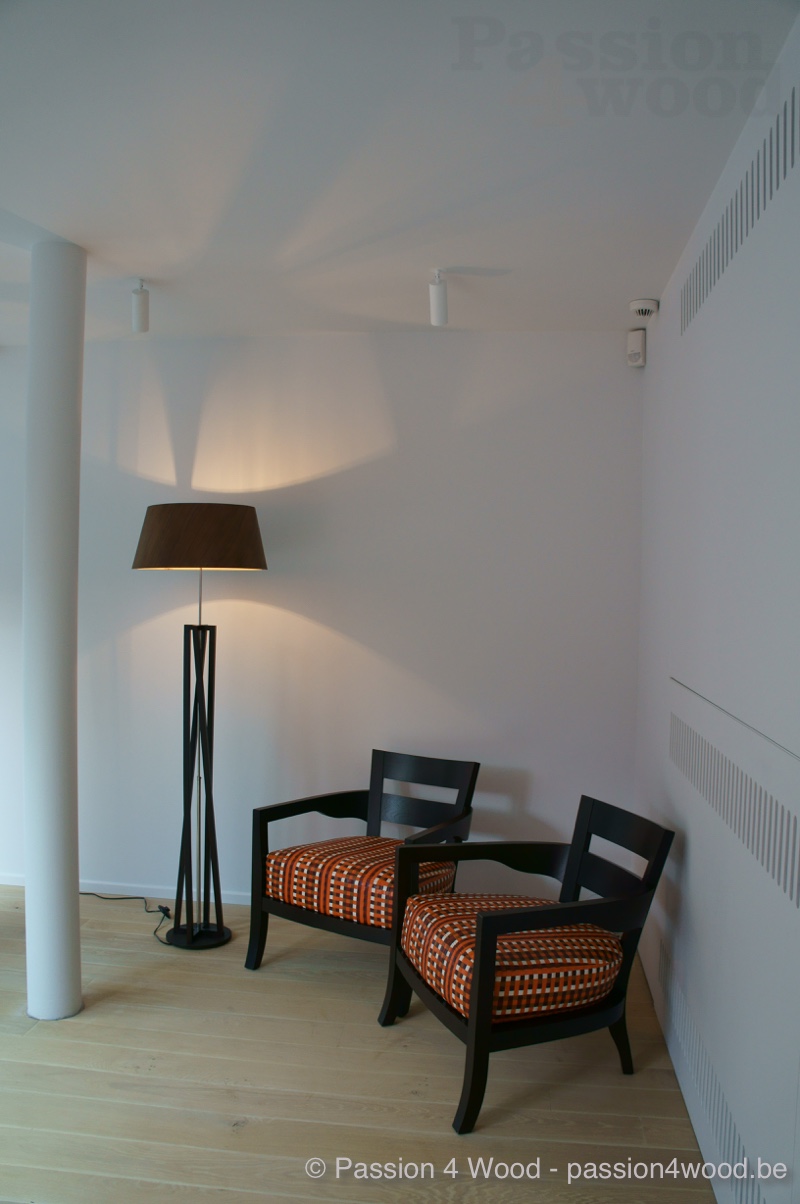 Prive - Oostende wing staanlamp in walnoot hout
